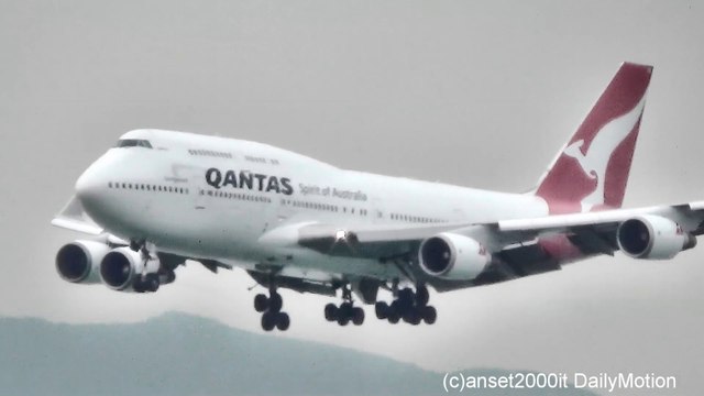 Boeing 747-400 Quantas, UPS, Korean Air, 747-8 Cathay Pacific. Hong Kong International Airport