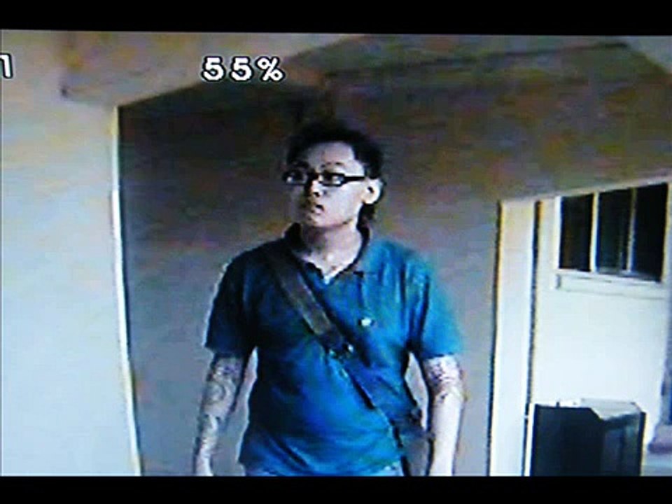 Singapore Ah long runner caught on camera