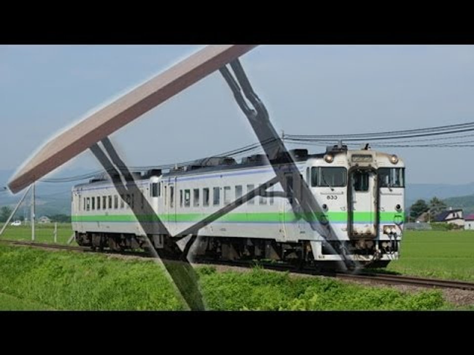 ＪＲ線のレールに机　列車衝突
