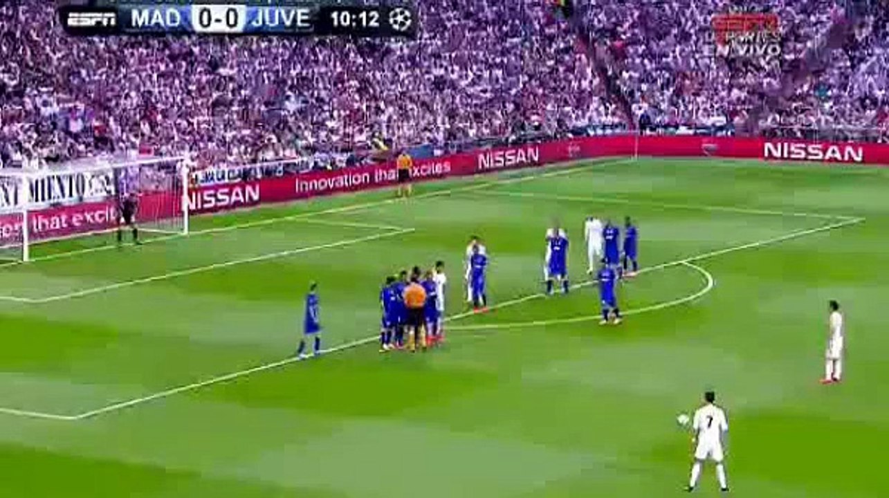 Real Madrid vs Juventus 0-0  Cristiano Ronaldo Free-kick -  13-05-2015