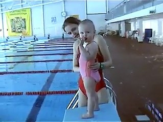 This baby can teach you swimming -D  playitpk