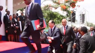Et François Hollande tomba en Haïti