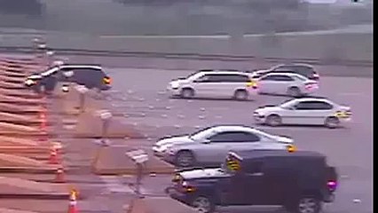 Ce mec a Trouvé la Solution pour Passer le Péage sans Argent