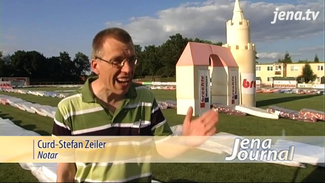 Neuer Weltrekord: Weida steht mit Matratzen-Domino im Guiness-Buch der Rekorde