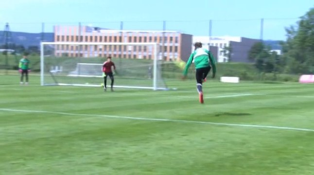 Des frappes et des buts !