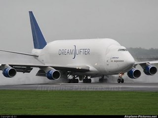 Boeing 747 Dreamlifter lands at wrong airport