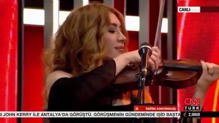 Nil Karataş - Yalnızlık Senfonisi (Canlı Performans)