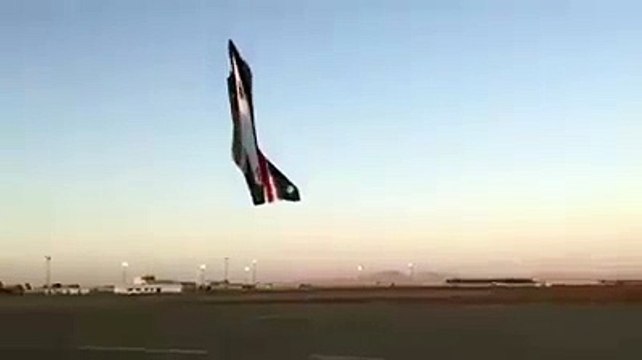 Pilot Shows Amazing Aircraft Skills in Airshow