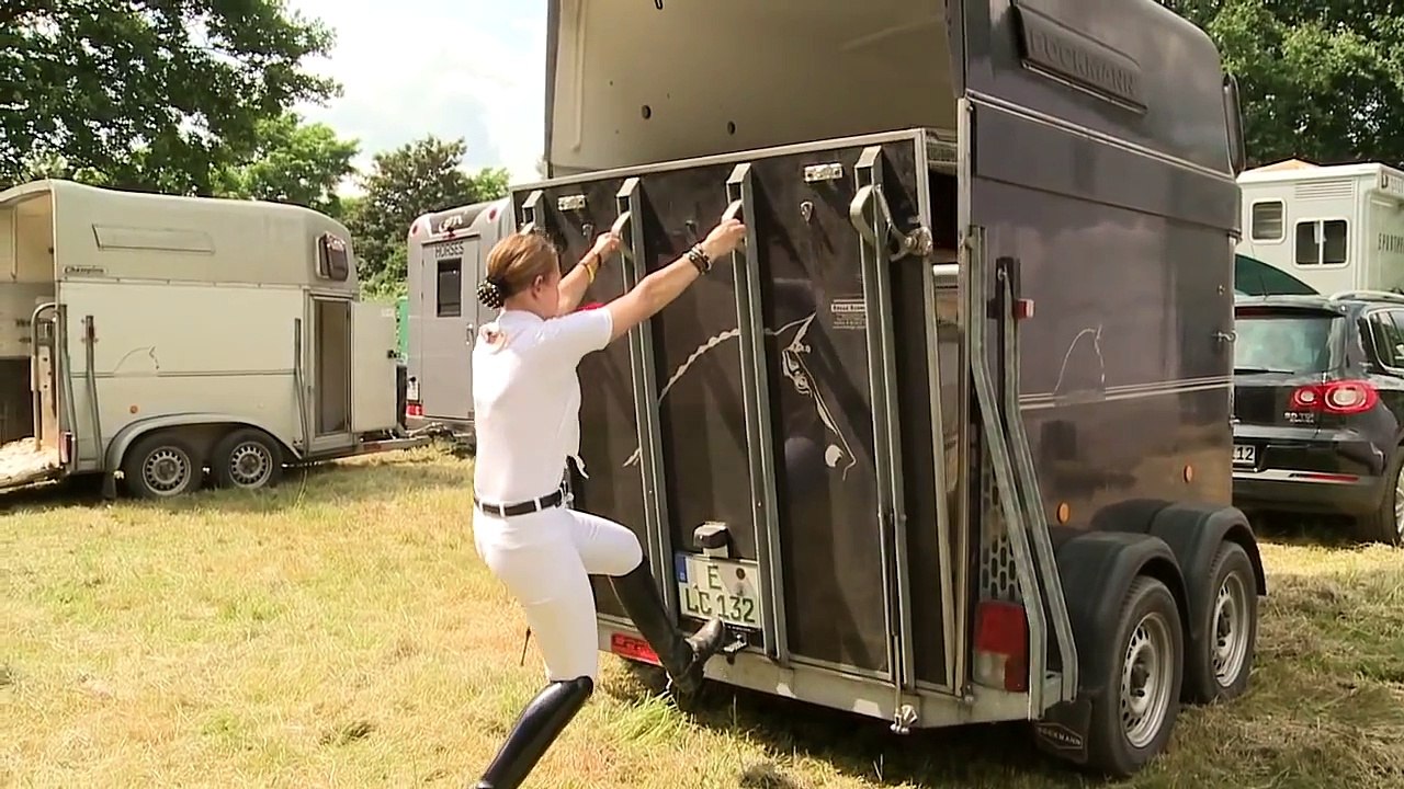 REITTV-Teamreiterin Steffi reitet eine M-Dressur für junge Pferde