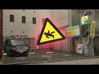 Suicide fail in Tokyo: woman jumps out window, falls on man