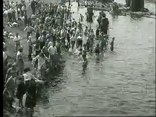 Badende kinderen in het Amstelkanaal - 1 mei 1924
