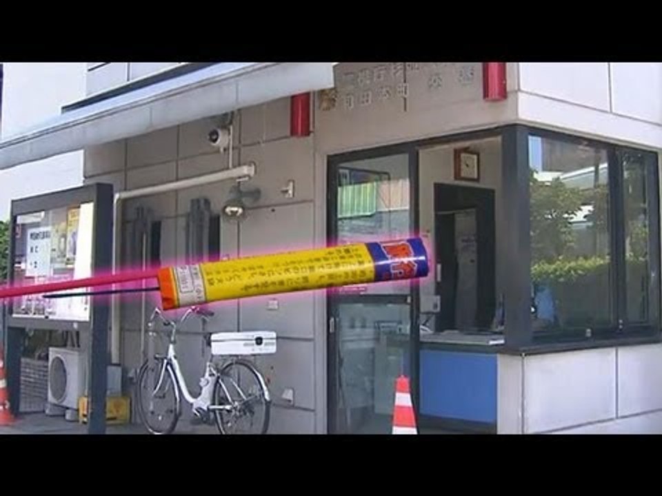 交番にロケット花火撃ち込む