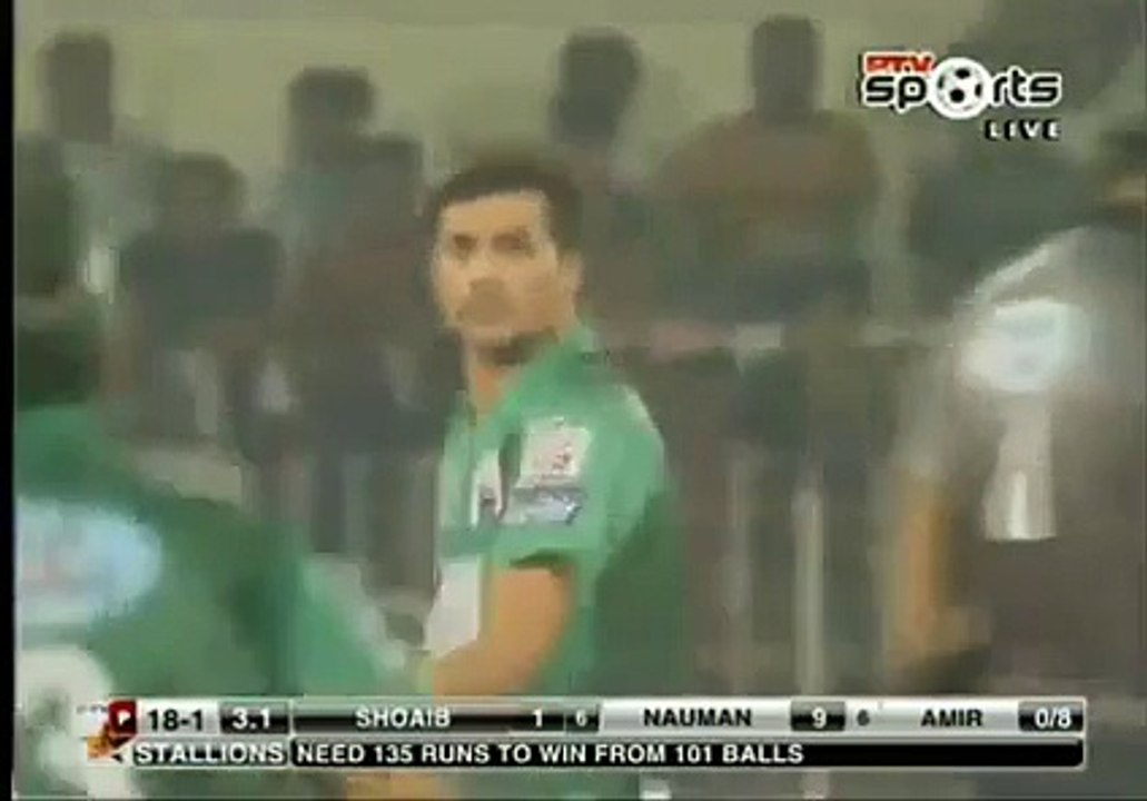 Muhammad Aamir Bowls out Shoaib Malik super 8 cup
