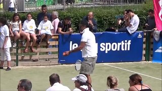 Yannick Noah a joué au tennis avec des enfants du Haut-Gap