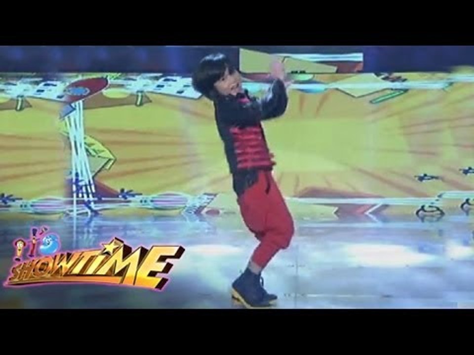 MiNiMe Kristofer kuhang-kuha ang dance moves ni Joshua Zamora