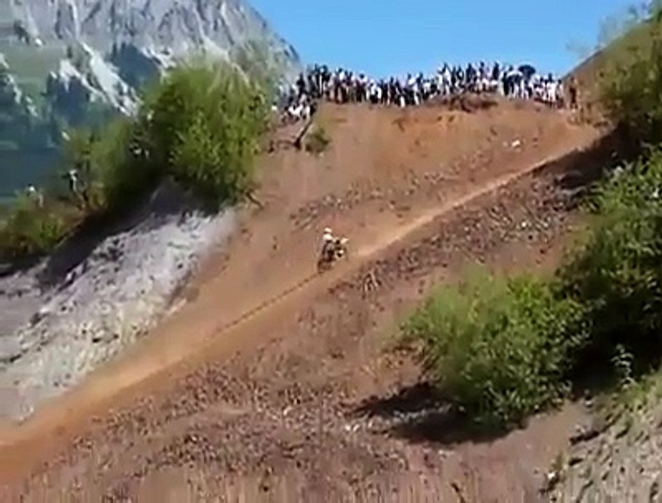 OMG!!! Motorcyclists climbing vertically - Amazing