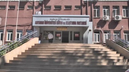 Hasta Ziyaretine Çiçek Yerine Kitap Getiriyorlar