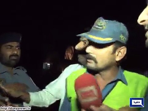 Lahore Traffic Wardens Caught Red Handed Demanding Bribe