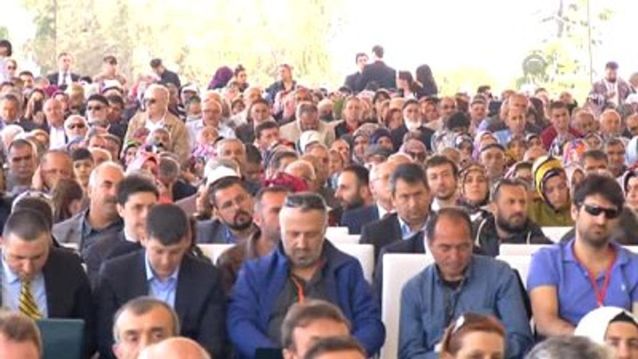 Davutoğlu: "Menderes Gibi Bir Şehadetle Hayatımız Sona Erecekse, Başımız Gözümüz Üstüne"