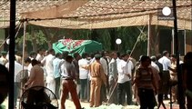 Pakistan Karaçi saldırısı kurbanlarının yasını tutuyor