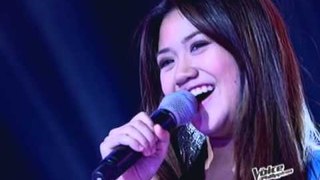 Sarah fan goes to Team Sarah on 'The Voice'