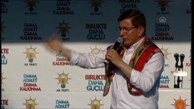 Başbakan Davutoğlu Vatandaşlara Hitap Etti (3)
