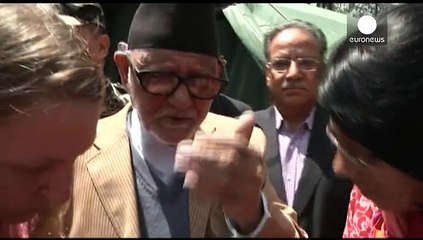 El Primer Ministro nepalí se queja de la lentitud de la ayuda internacional