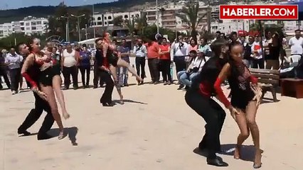 Silifke Yat Şenliğine Rus Dansçı Kızlardan Gösteri