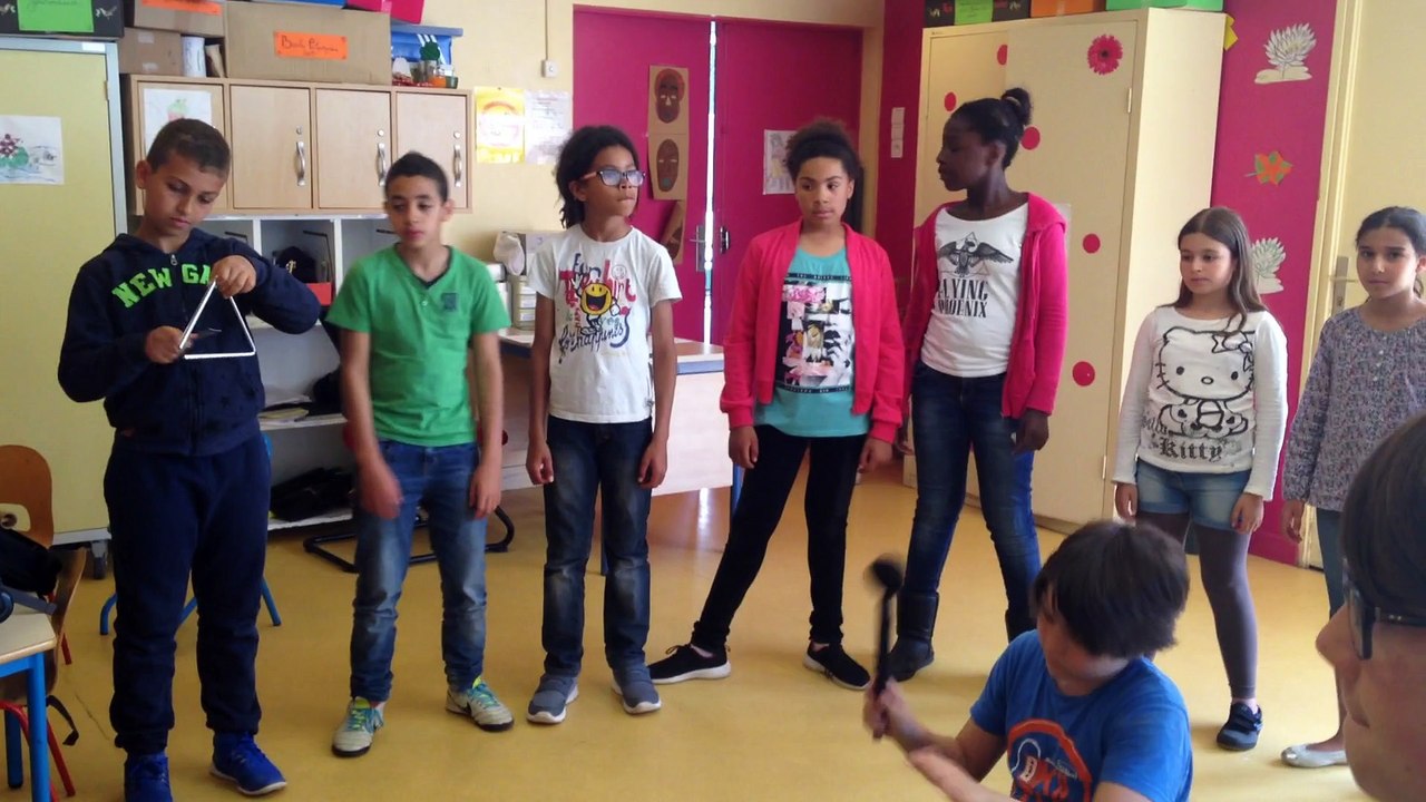 Pratique des percussions corporelles à l'école