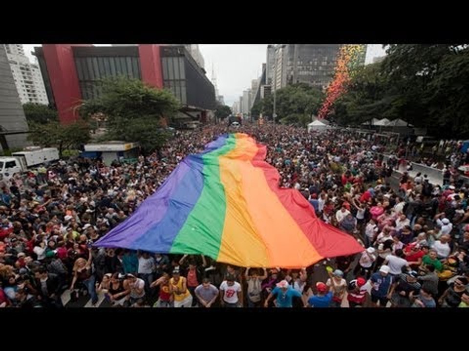 ブラジルでゲイ・パレード開催