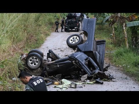Bomb in Thai south kills two police officers