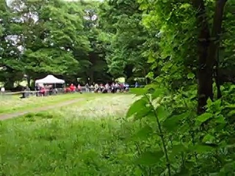 depart de la 3 ieme vague du canicross st erblon 2015 avec calypso et stephanie du club canin de st gilles