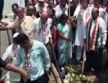 Sabarmati river cleaning by Gujarat Congress leaders in Ahmedabad
