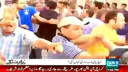 Mubashar Zaidi and Zarrar Khuhro Criticizes the media for showing Insensitivity on Karachi Bus Attack