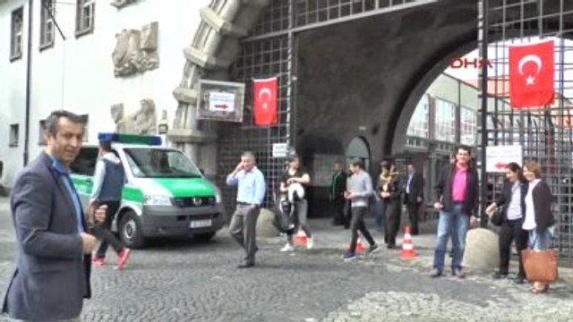 Münih?li Türkler Oy Kullanma Heyecanıyla Uzun Kuyruklar Oluşturdular