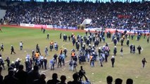 Erzurum - Berabere Biten B.b. Erzurumspor- Sakaryaspor Maçından Sonra Seyirci Sahaya Girdi Ek