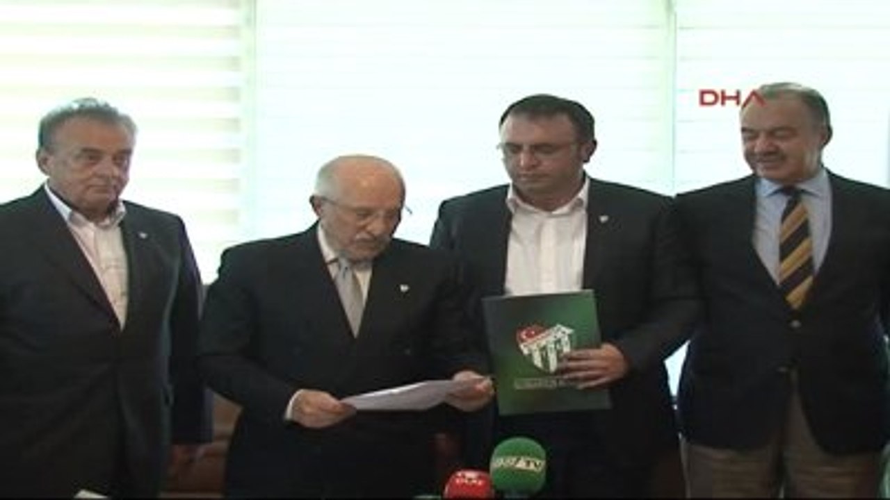Bursaspor'da Başkan Adayı Cüneyt Özkan Listesini Verdi