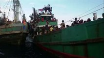 Inmigrantes a la deriva frente a las costas de Tailandia