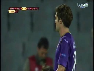 طفل يرتدي تيشيرت صلاح في لقاء اشبيليه