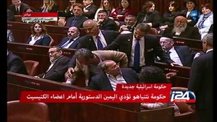 إخراج النواب العرب من قاعة الكنيسيت الإسرائيلي خلال تأدية حكومة نتنياهو لليمين الدستورية