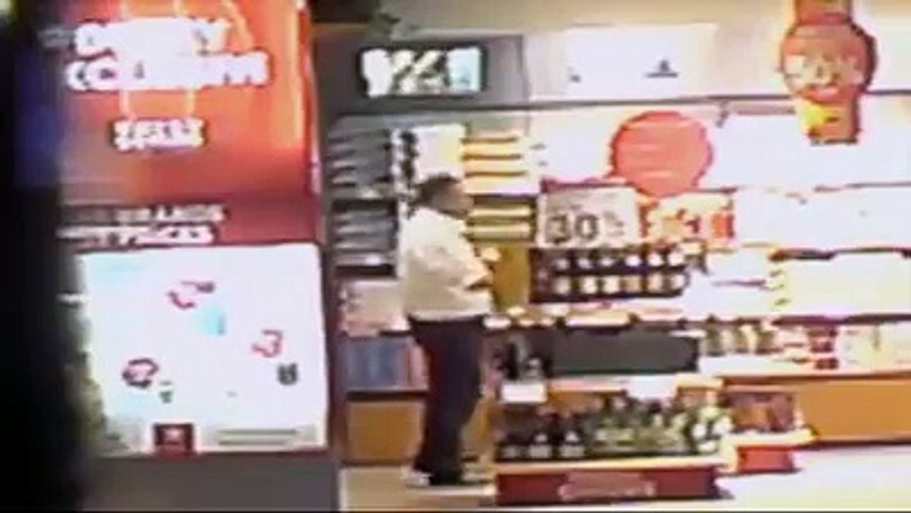 من يحاسب هؤولاء و من يحْمينا منْهم. من يحاسب هؤلاء ومن يحمينا منهم أعوان الأمن يسرقون الخمر وويسكي من مطار منستير  لكم التعليق