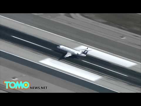 Emergency landing: Plane lands on belly at Los Angeles International Airport - TomoNews