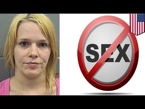 Drunk and high woman attacks boyfriend who won’t put out in restaurant men’s room - TomoNews