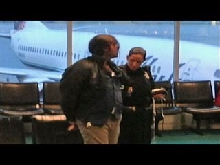 Man tries to open door on Alaska to Portland flight