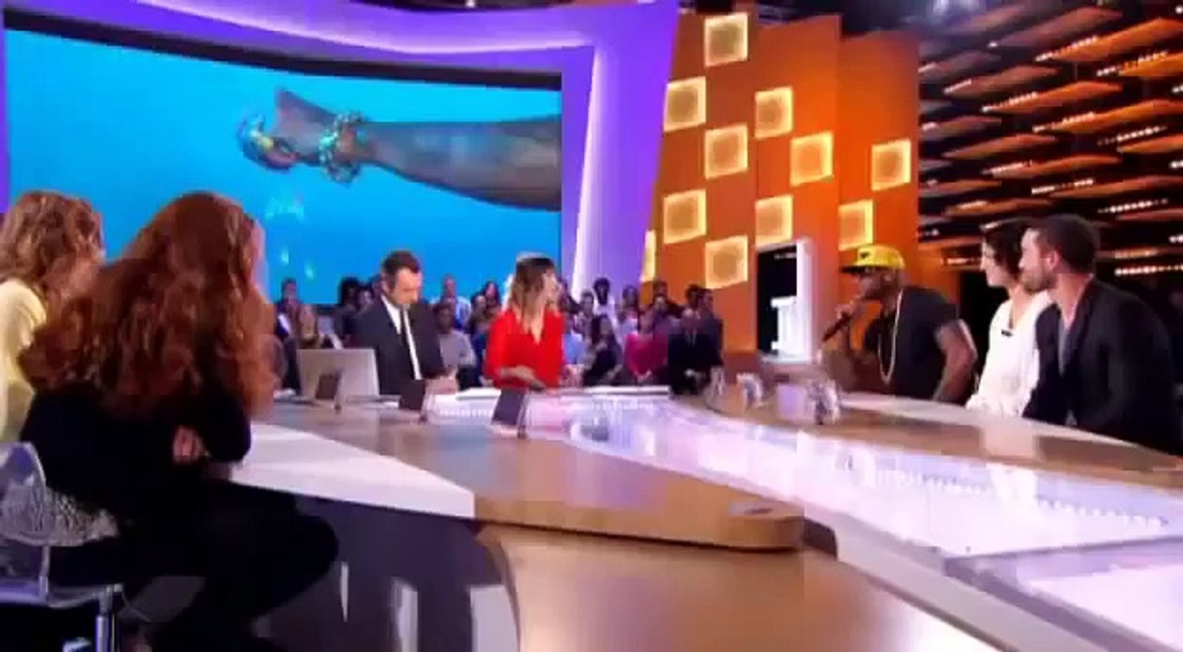 Booba danse un slow au Grand journal