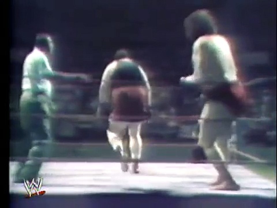 Andre The Giant vs Gorilla Monsoon (1977)