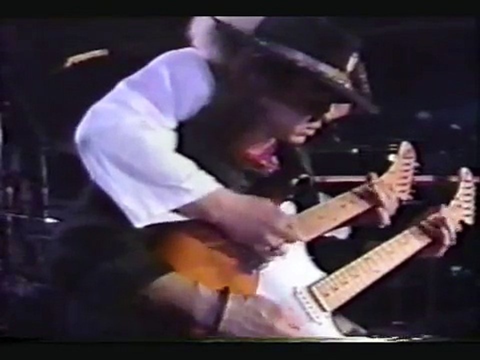 STEVIE RAY & JIMMY VAUGHAN "PIPELINE" ON A DOUBLE NECK!