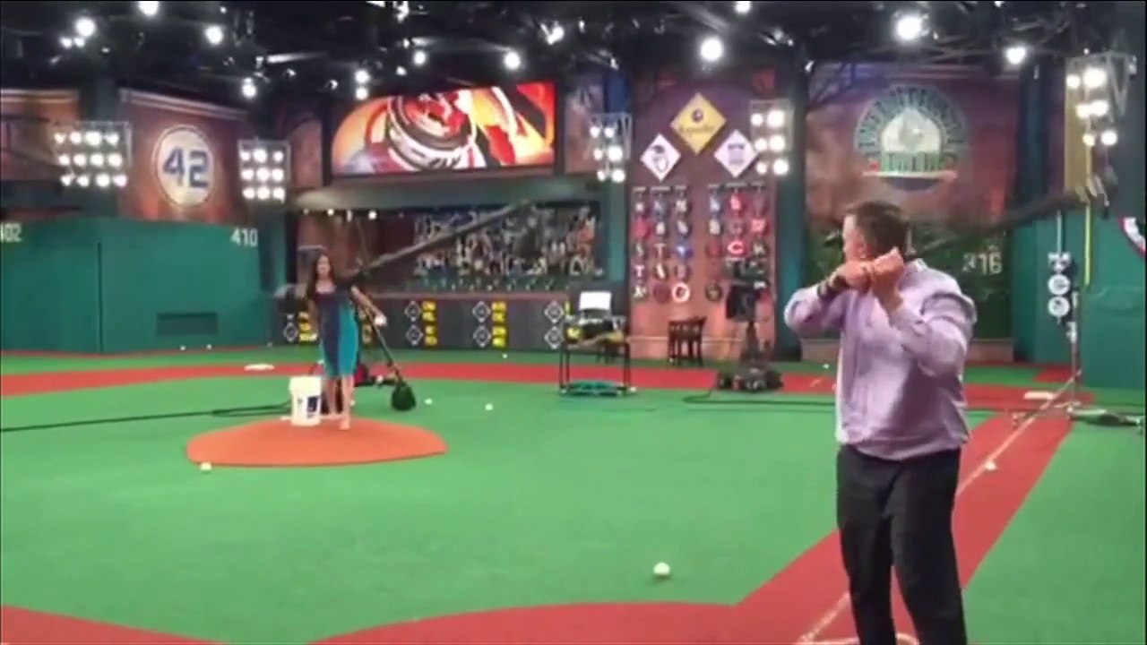 Wiffle ball in-studio is dangerous at MLB Network - Vidéo Dailymotion
