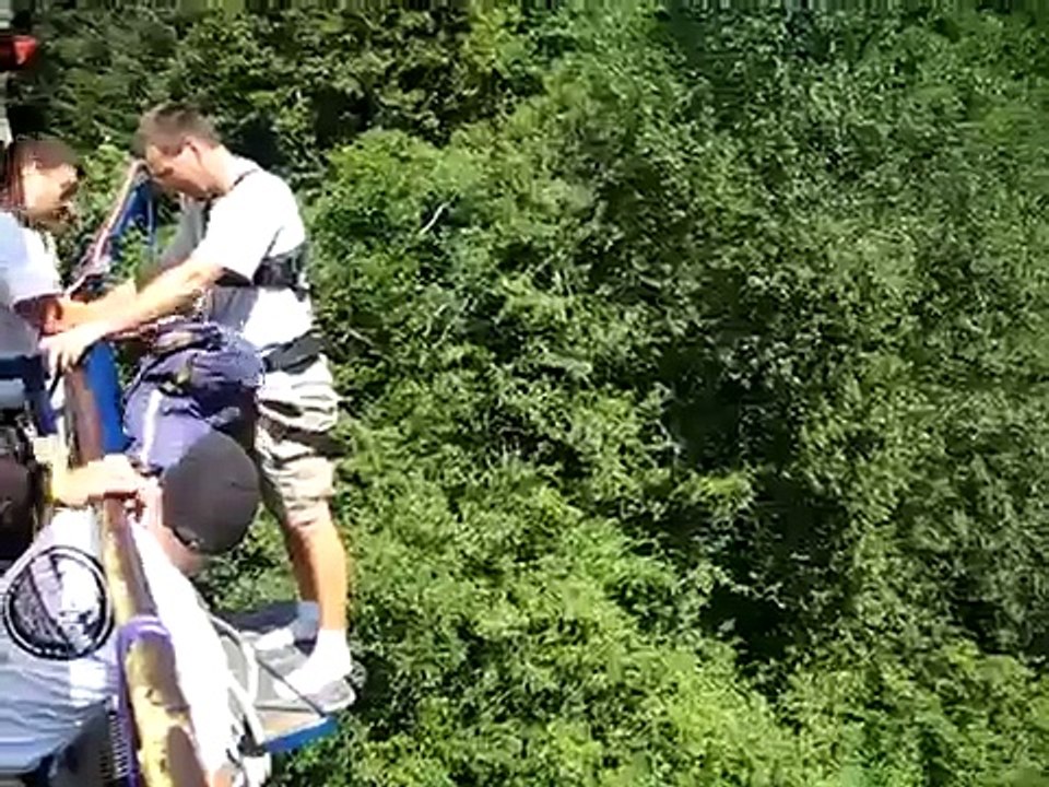 mann wird beim bungee jumping böse verarscht