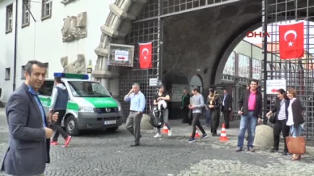 Münih?li Türkler Oy Kullanma Heyecanıyla Uzun Kuyruklar Oluşturdular